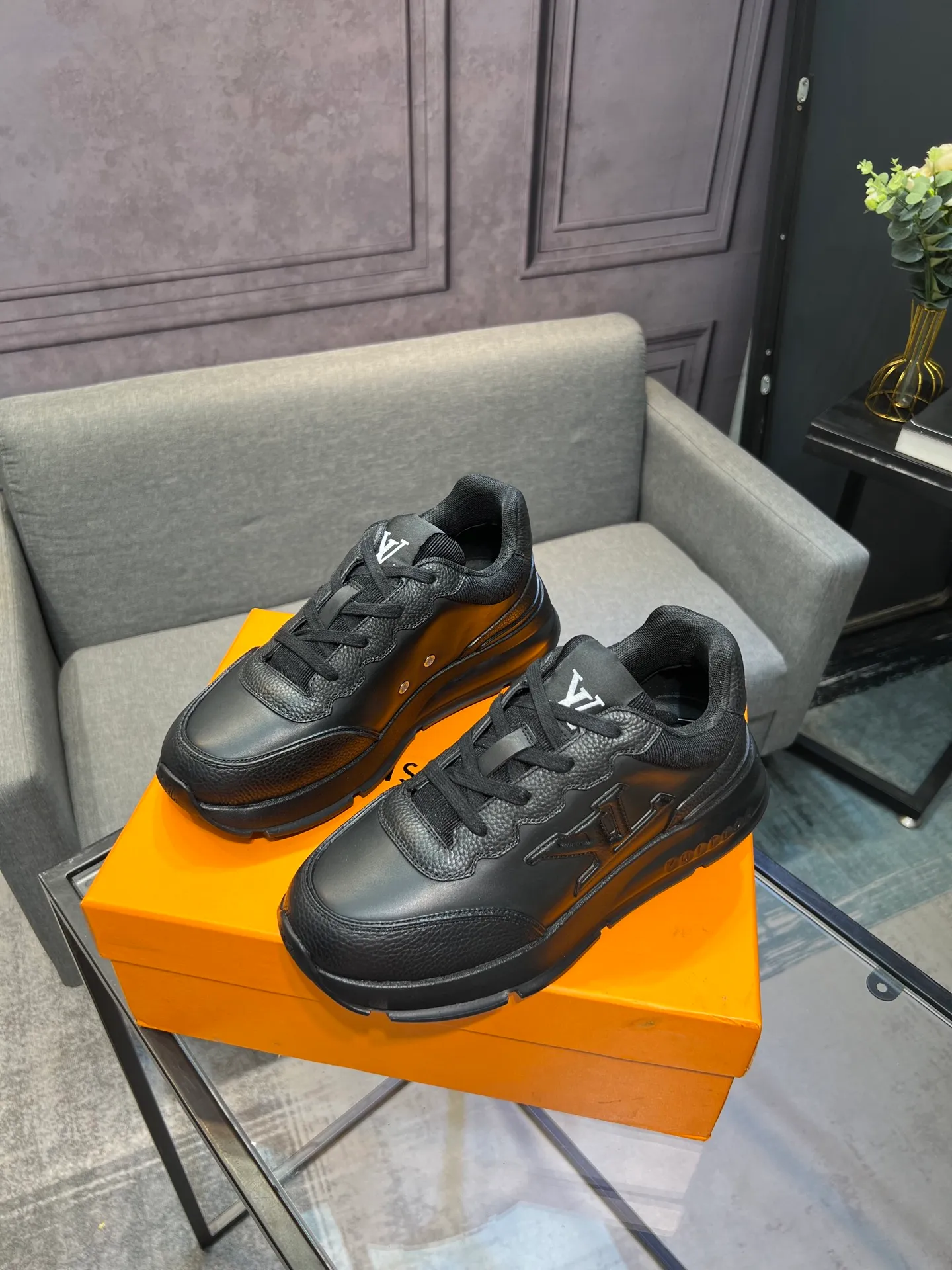 Men's shoes 💰640 LV | Louis Vuitton 2025𝐬𝐬 New spring and summer styles for couples, men's styles come out first. The counter features the latest casual shoes. Hard goods are new🆕 ❥Purchase level! Full of high-end feel! A popular model among bloggers at home and abroad, it’s retro and fashionable and looks amazing on your feet! Wear a lot of happiness! Mainly recommended model on the official website★ ▪️Upper: Original custom-made imported calfskin fabric ▪️Inner lining: breathable gauze imported from Italy ▪️Outsole: rubber foam ➕tpu high-end outsole ▪️Shoe size: 36-44 (customized for 45 and 46)